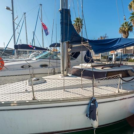 סנט אדריה דה בסוס Pequeno Velero En Port Forum Ideal Para Backpackers מראה חיצוני תמונה